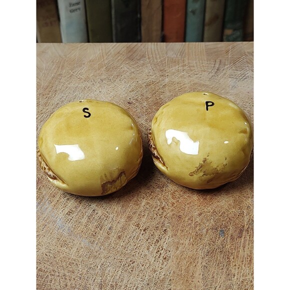 Vintage Kitchy Hamburger Salt And Pepper Shaker Set - Picture 2 of 11
